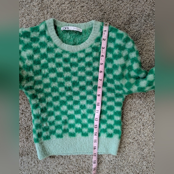 Zara Dark and Light Green Checkered Knit Fuzzy Long Sleeve Cropped Sweater Sz M - Picture 7 of 8
